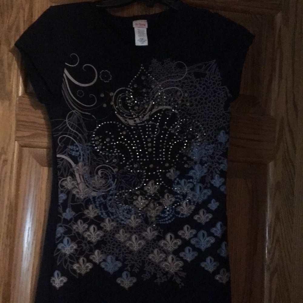 Women’s super cute Fluer de lis pullover T-shirt